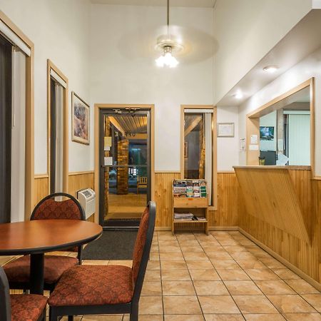 Super 8 By Wyndham Fergus Falls Екстериор снимка