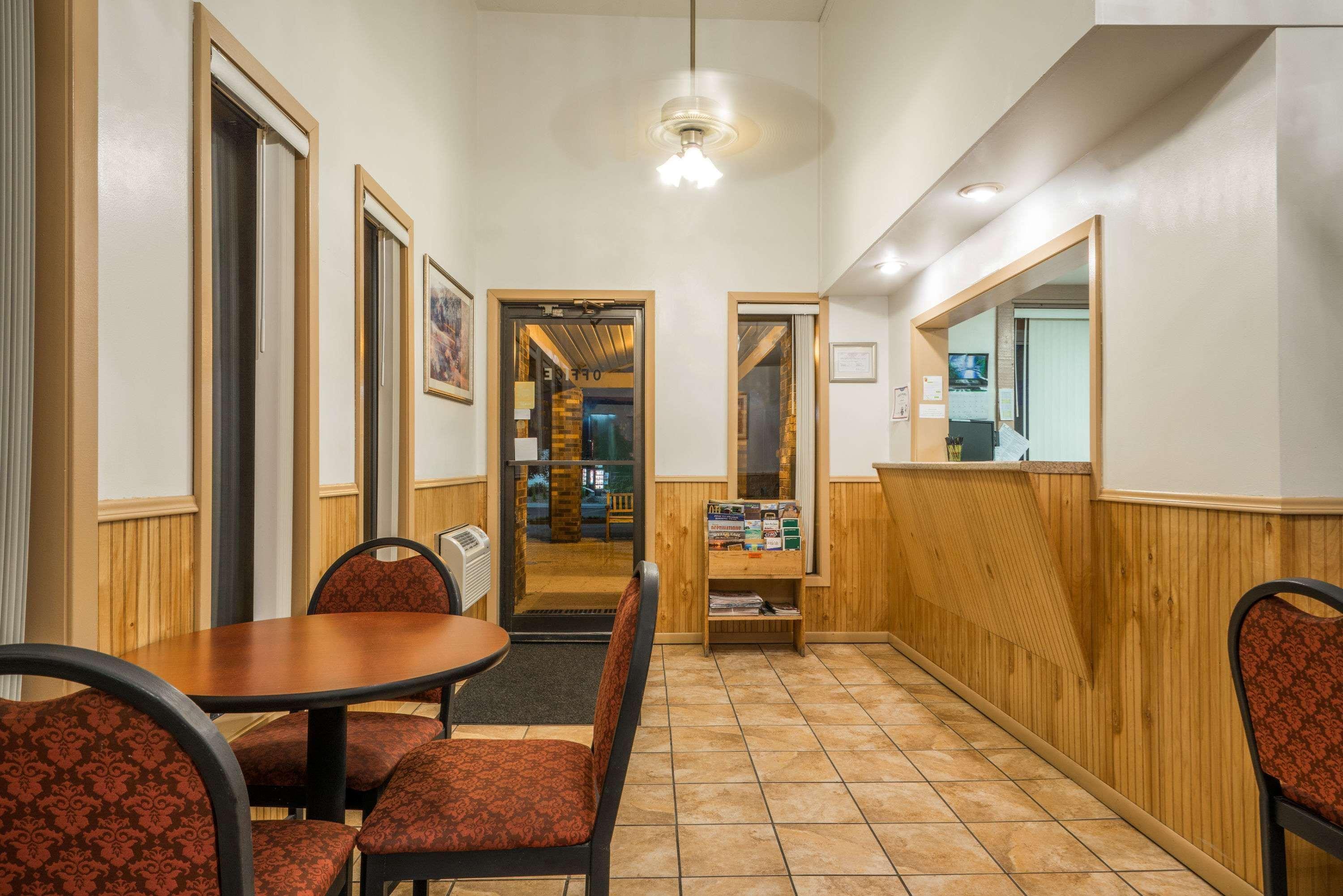 Super 8 By Wyndham Fergus Falls Екстериор снимка