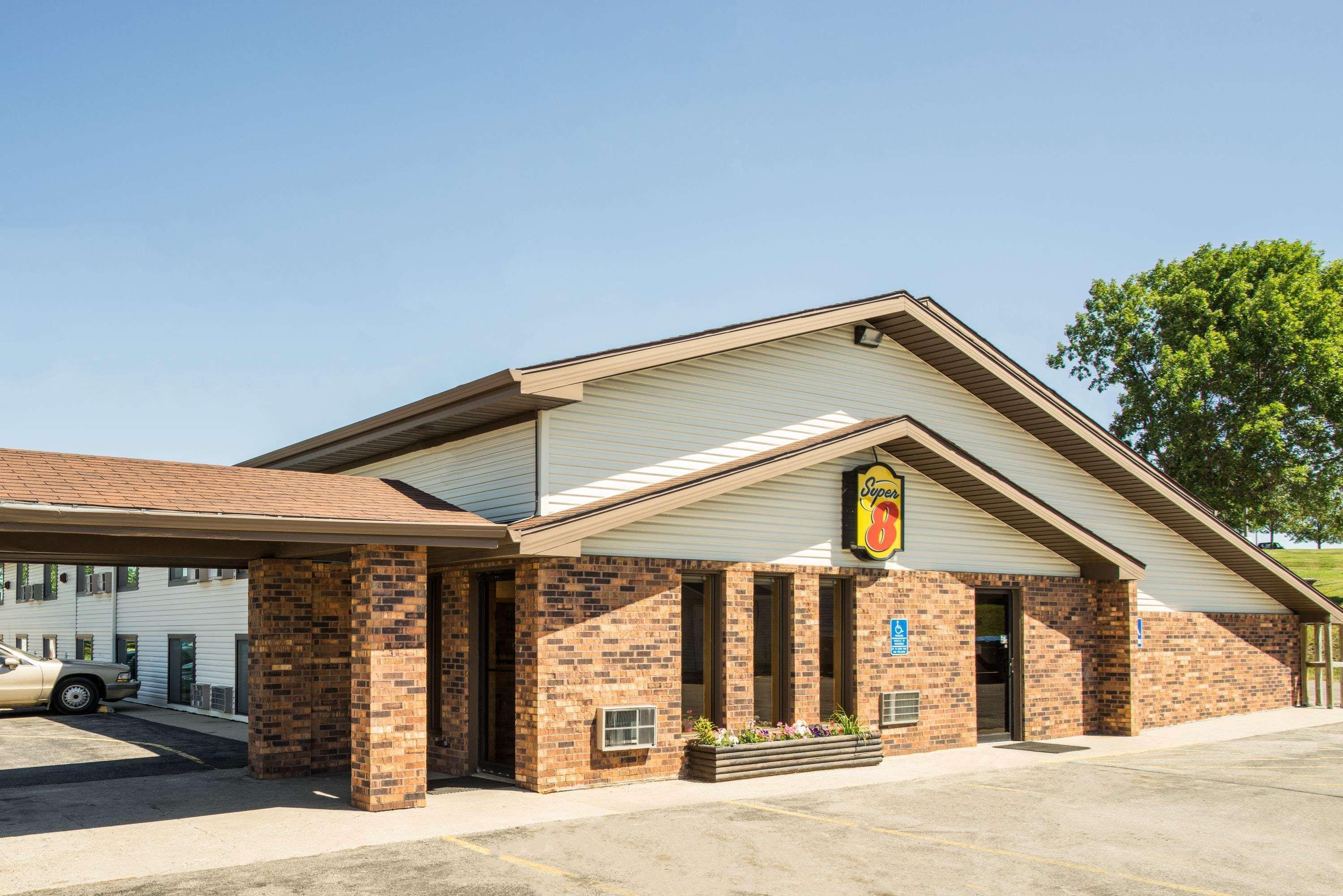 Super 8 By Wyndham Fergus Falls Екстериор снимка