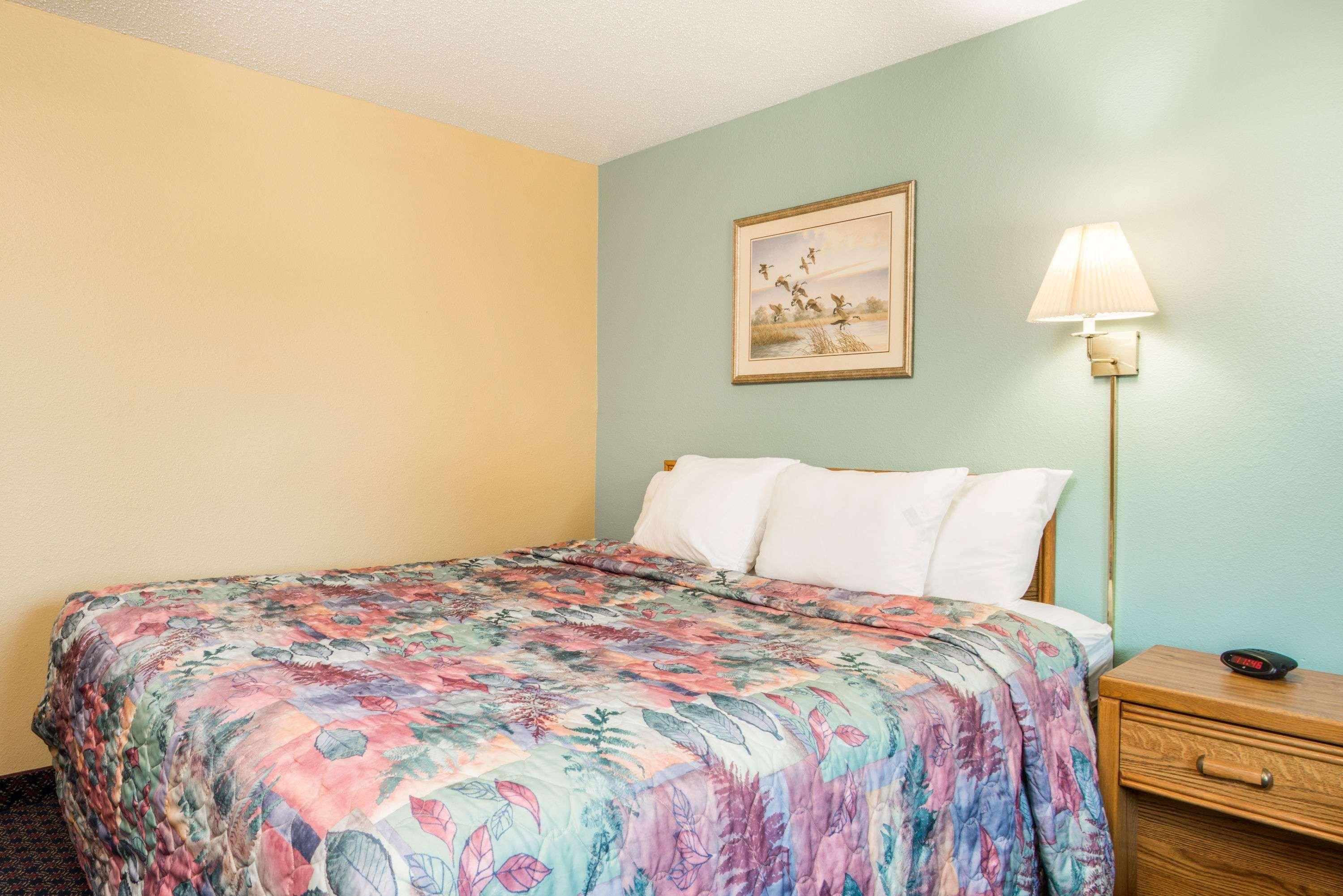 Super 8 By Wyndham Fergus Falls Екстериор снимка