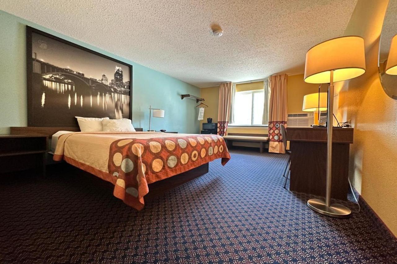Super 8 By Wyndham Fergus Falls Екстериор снимка