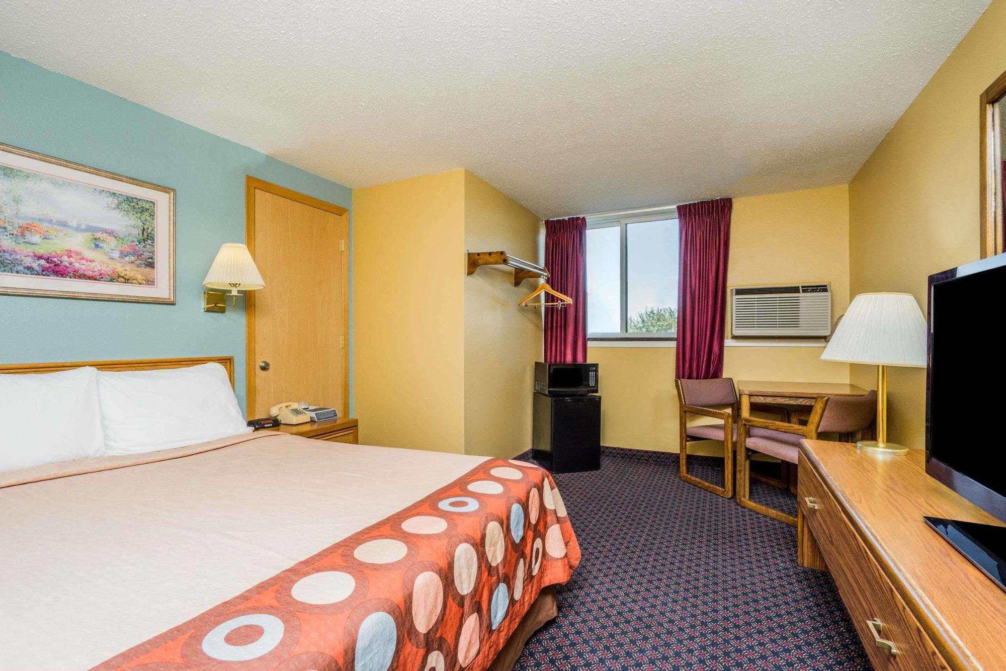 Super 8 By Wyndham Fergus Falls Екстериор снимка